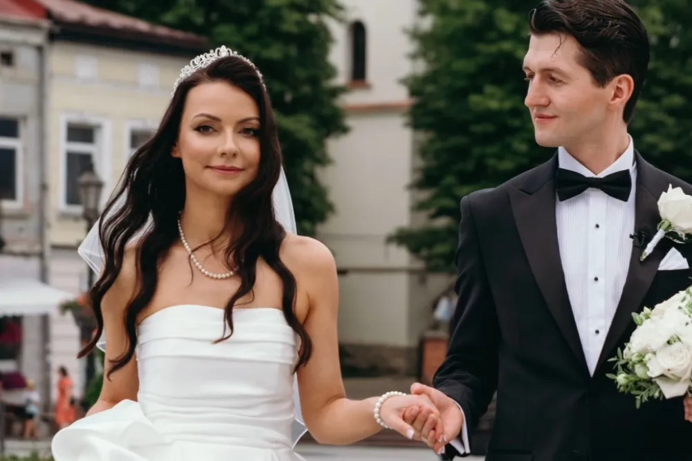 Reporter TV Republika powiedział „tak”. Łukasz i Monika świętowali miłość w Brzesku