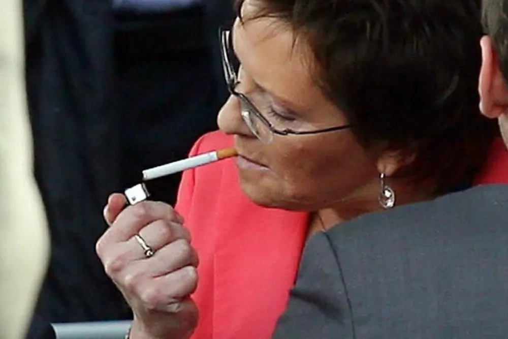 To się dobrze nie zestarzało. Ewa Kopacz krytykowała zakaz palenia
