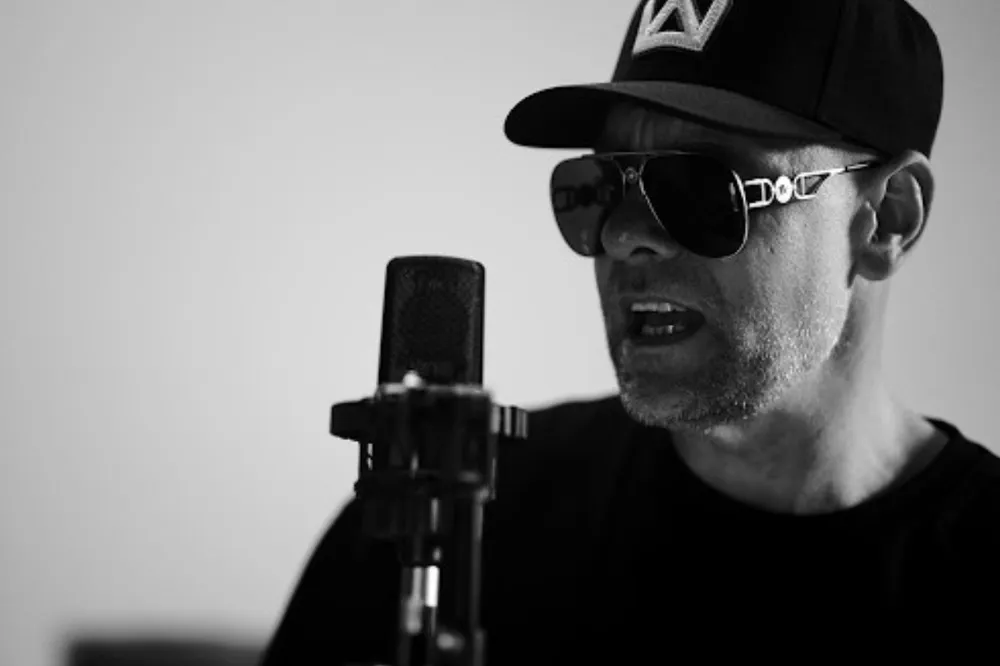 KO na wojnie z Tedem. Odwołują jego koncerty, bo pracuje w kanale Zero [WIDEO]