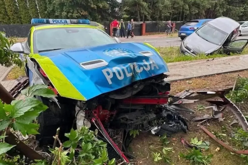 Policyjny Mustang skasowany. Przetrwał zaledwie kilka miesięcy [ZDJĘCIA]