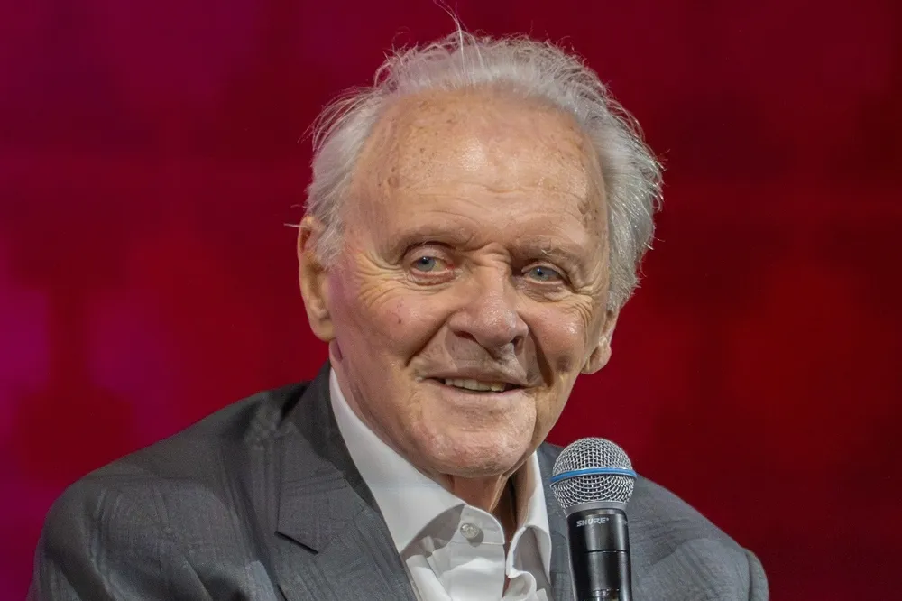 Nie tylko aktor. Anthony Hopkins zaskakuje muzycznym debiutem