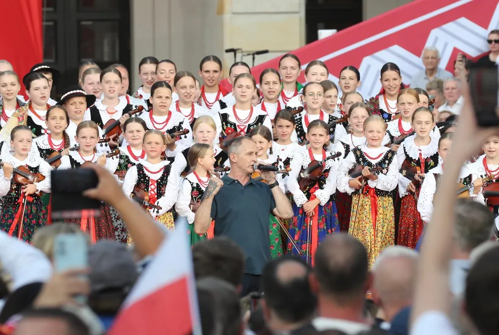 Lawina hejtu na rapera, za występ dla prezydenta. W obronę wziął go... polityk KO