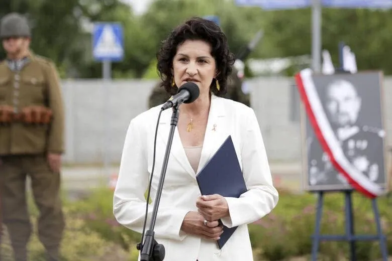 Radna ze Słupska szczerze o policjantkach. „Te dziewczyny wyglądają jak z Muppet Show”