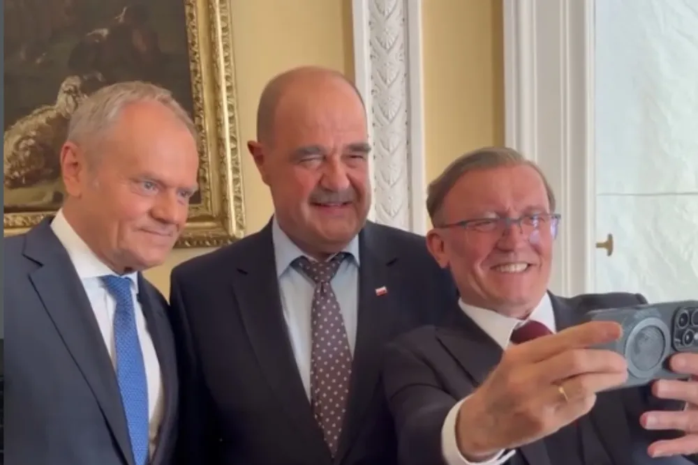 Cyrk w Wilkowyjach, a w kraju afery. Salonowe media stają na głowie, żeby ratować wpadkę Tuska