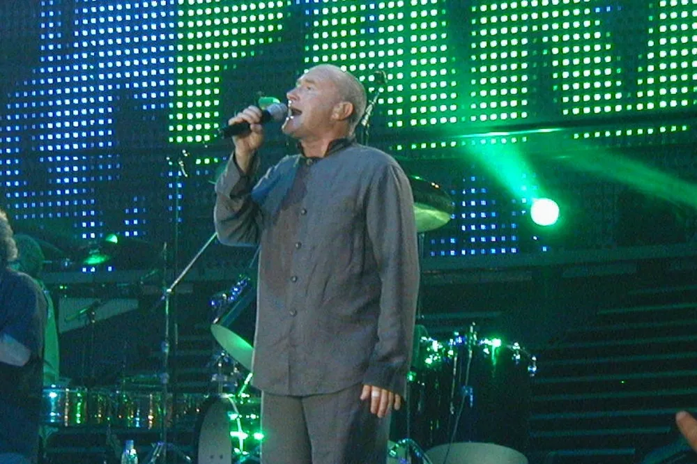 Phil Collins otarł się o śmierć przez alkohol. „Przychodzili się ze mną pożegnać”