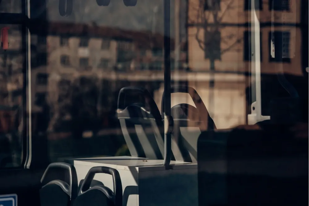Kierowca warszawskiego autobusu przyszedł do pracy w spódnicy. Został ukarany