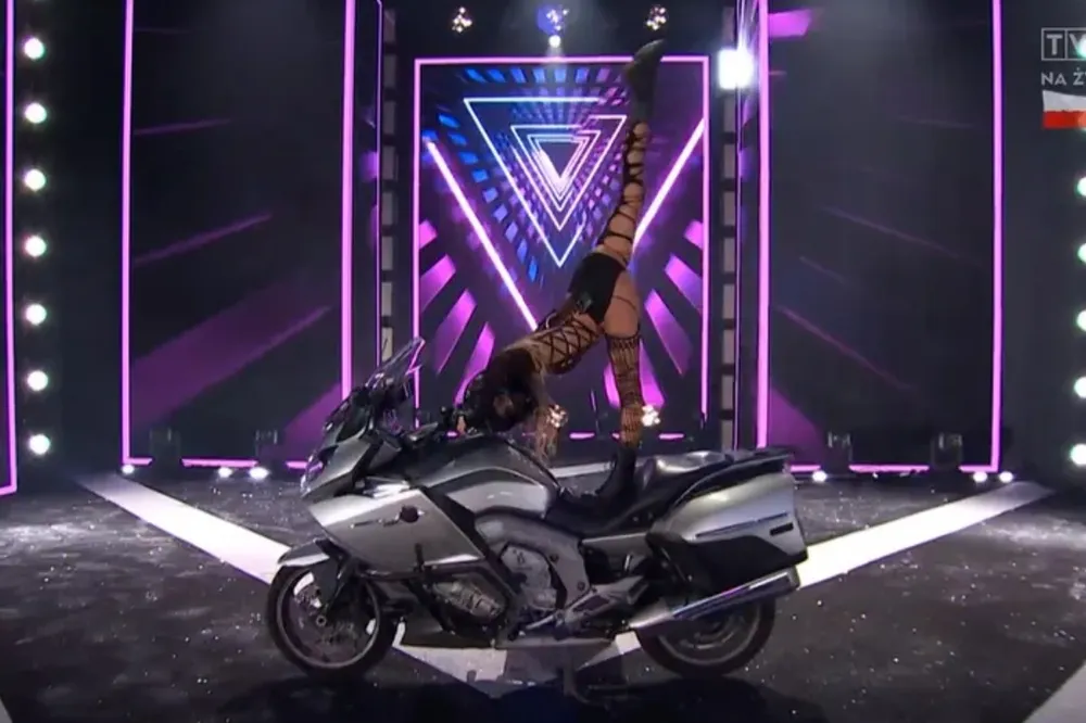 Blanka wiła się na scenie. Widzowie przerażeni: „To jest striptiz, czy koncert?” WIDEO