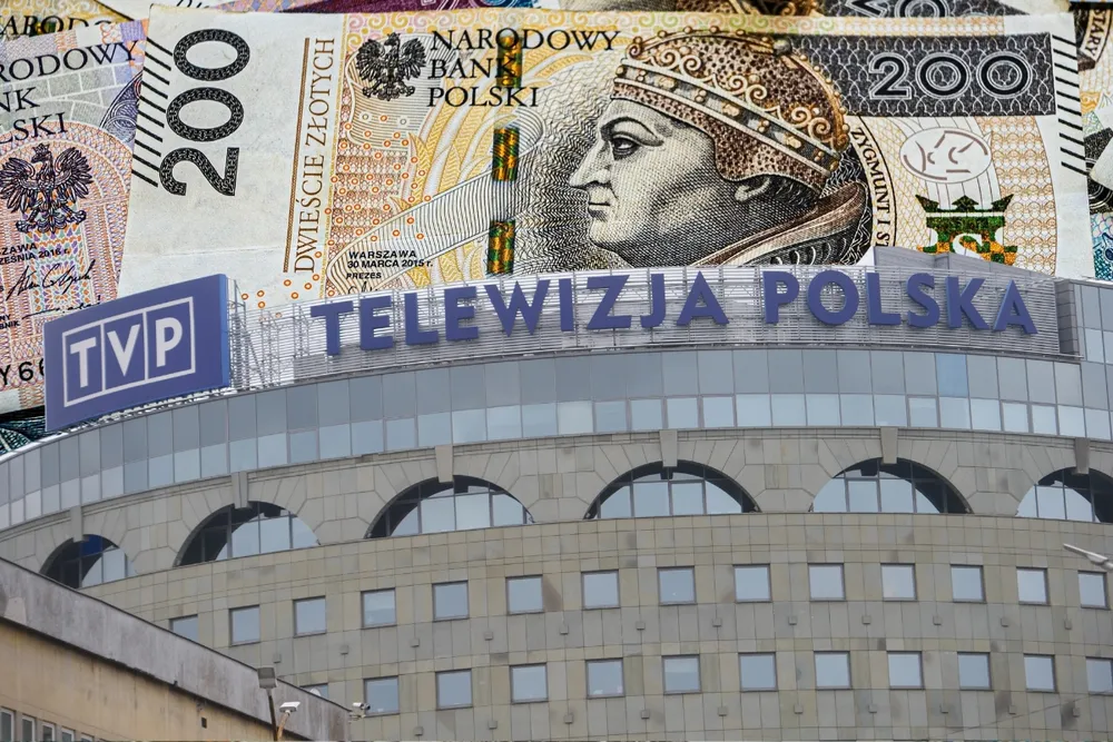 Kolejne 180 MILIONÓW z naszych kieszeni leci do TVP! Ludziom nie płacą, a rząd pompuje rzekę forsy