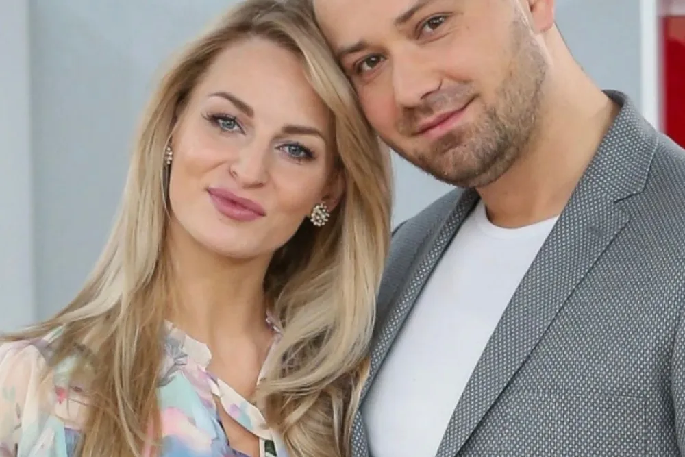 Żona Adriana Szymaniaka odpowiada teściowej. „Zdecydowanie odcinam się od tej wersji wydarzeń”