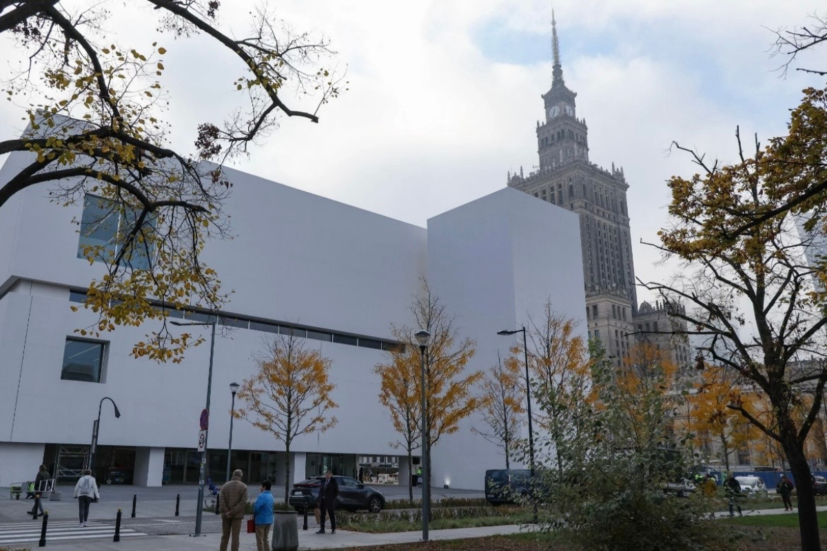 Kawa po 18 zł, a czynsz 1000 zł. Kawiarnia w MSN bez przetargu. „Wszystko dla swoich?”