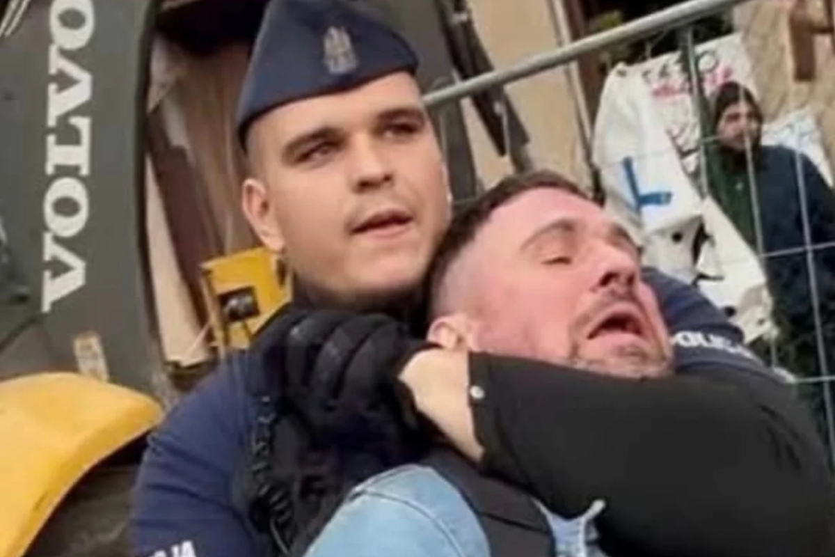Stał z rękami w kieszeniach, a policjant złapał go za gardło! Szokujące nagranie z Poznania
