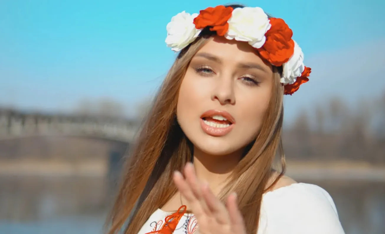 Nowy wzruszający teledysk gwiazdy piosenki patriotycznej. Artystka stawia sprawy jasno!