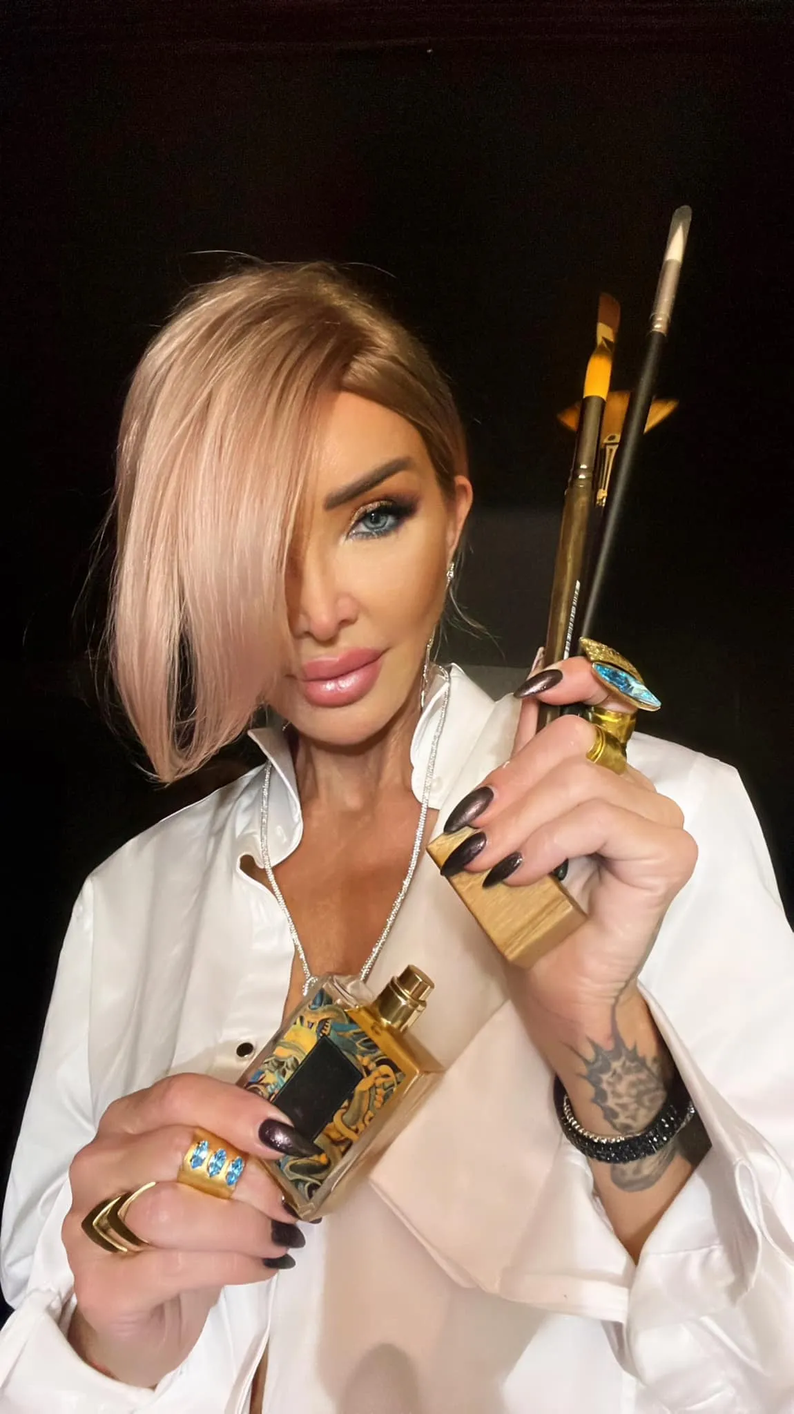 Ewa Minge social media