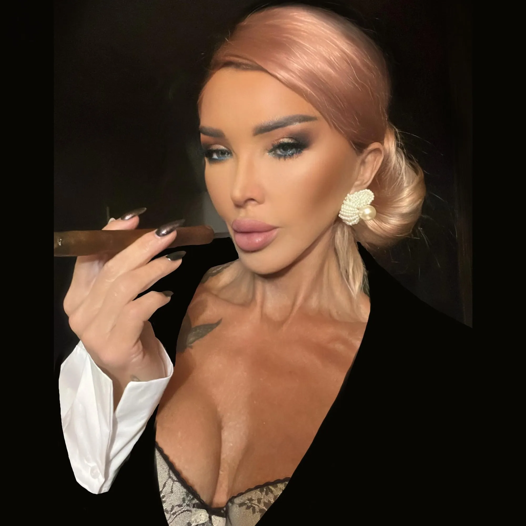 Ewa Minge social media