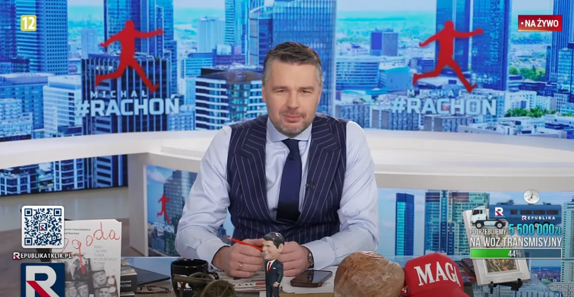 Michał Rachoń w nowym studio Telewizji Republika