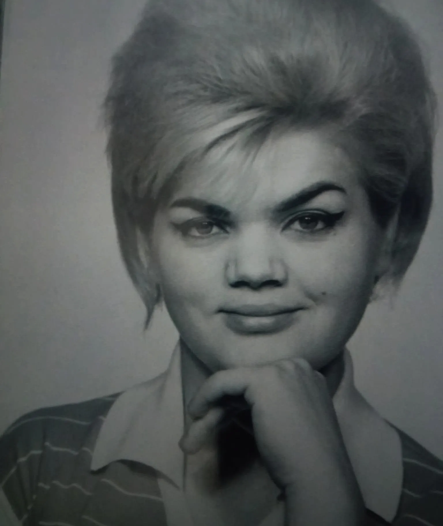 Zaczęła karierę w 1960 r.