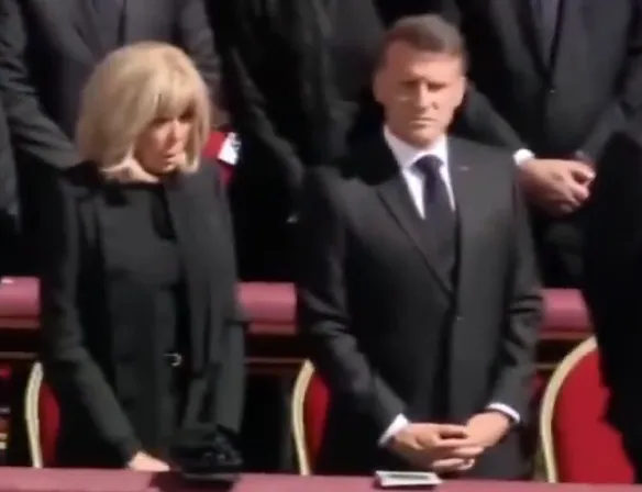 Emmanuel Macron z małżonką
