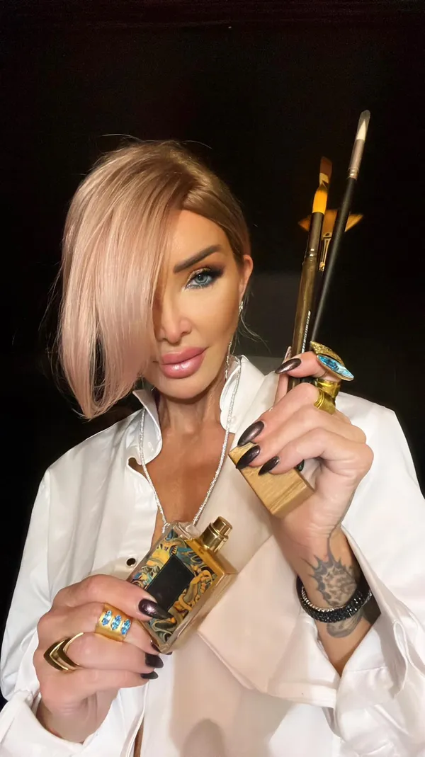 Ewa Minge social media