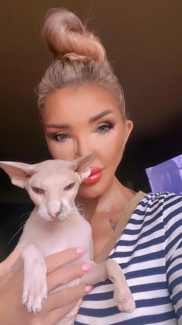 Ewa Minge social media