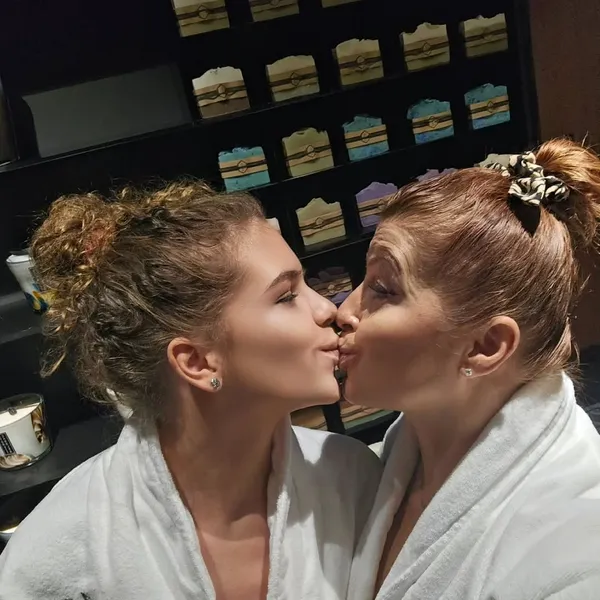Katarzyna Skrzynecka z córką Alikią