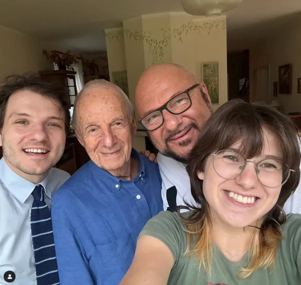 Piotr Gąsowski z tatą i dziećmi