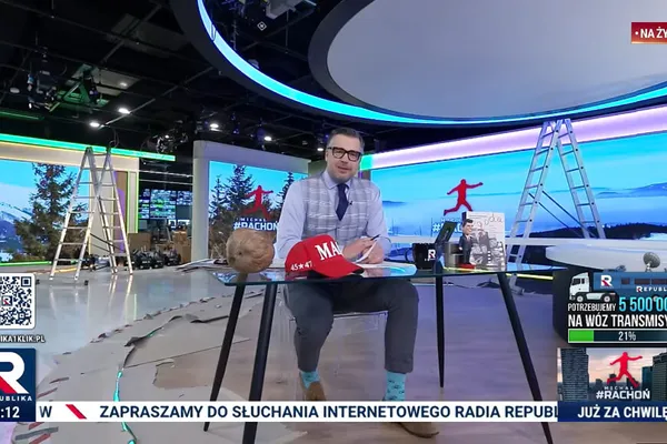 Michał Rachoń w nowym studio Telewizji Republika