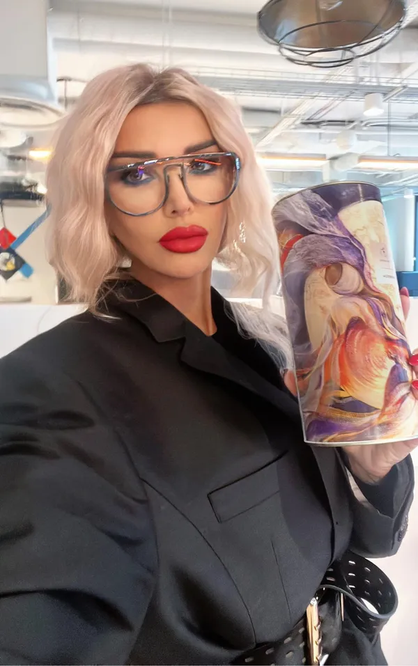 Ewa Minge social media