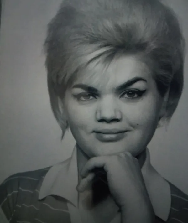 Zaczęła karierę w 1960 r.