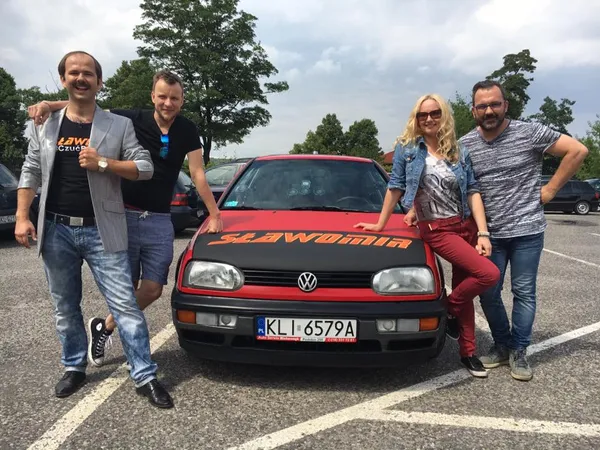 Czerwony golf to wizytówka Sławomira