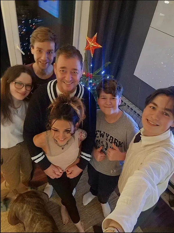 Jacek, narzeczona i dzieciaki