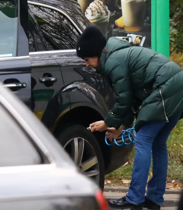 Marta Kaczyńska przyłapana z synkiem na stacji. Zobacz następne zdjęcie.