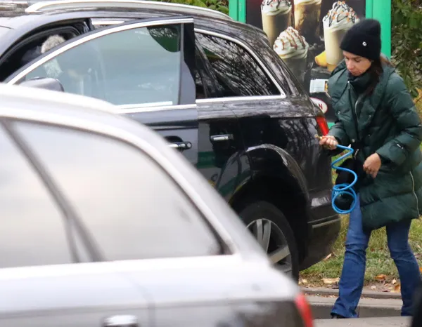 Marta Kaczyńska przyłapana z synkiem na stacji. Zobacz następne zdjęcie.