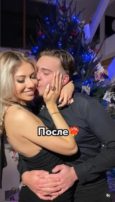 Dziewczyna chwali się swoim ukochanym