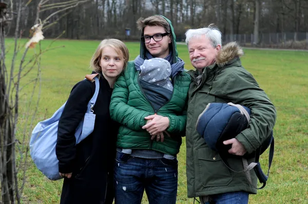 Grzegorz Wasowski na spacerze z rodziną 