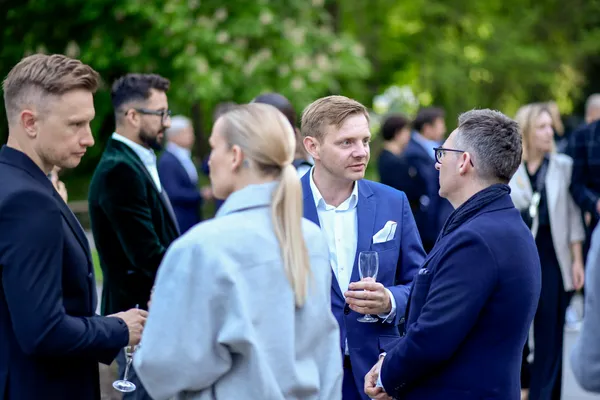 Jakub Wesołowski z żoną i Rafał Zawierucha