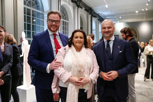 Taki styl ma hrabina Helena. Zobacz następne kreacje