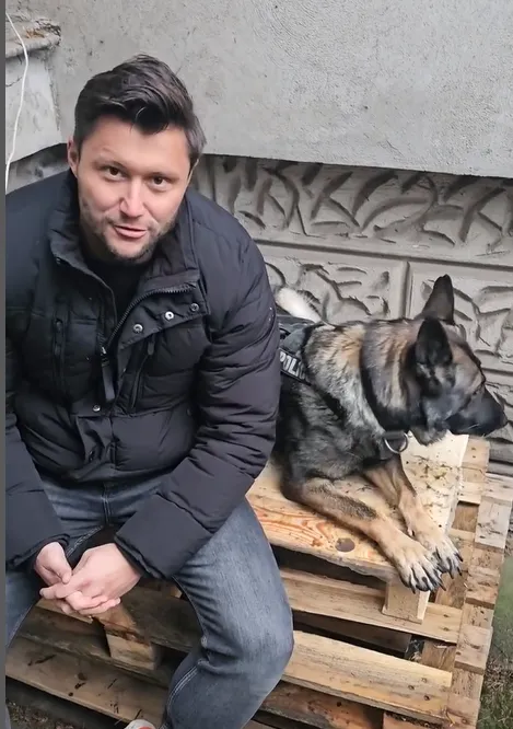 Taki facet musi lubić zwierzęta