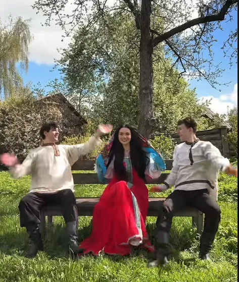 Zusje i miejscowi