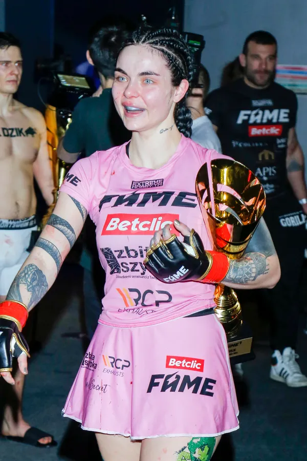 Zusje walczy w Fame MMA