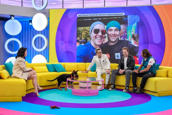 Tak pies Kurzopków harcuje na planie "Halo, tu Polsat". Zobacz następne zdjęcie