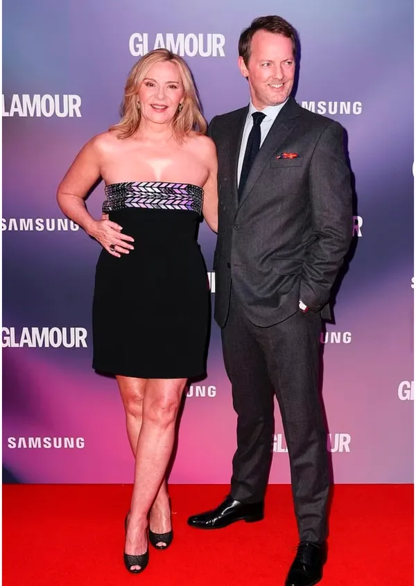 Kim Cattrall (68 l.) i Russel Thomas (54 l.) 14 lat różnicy
