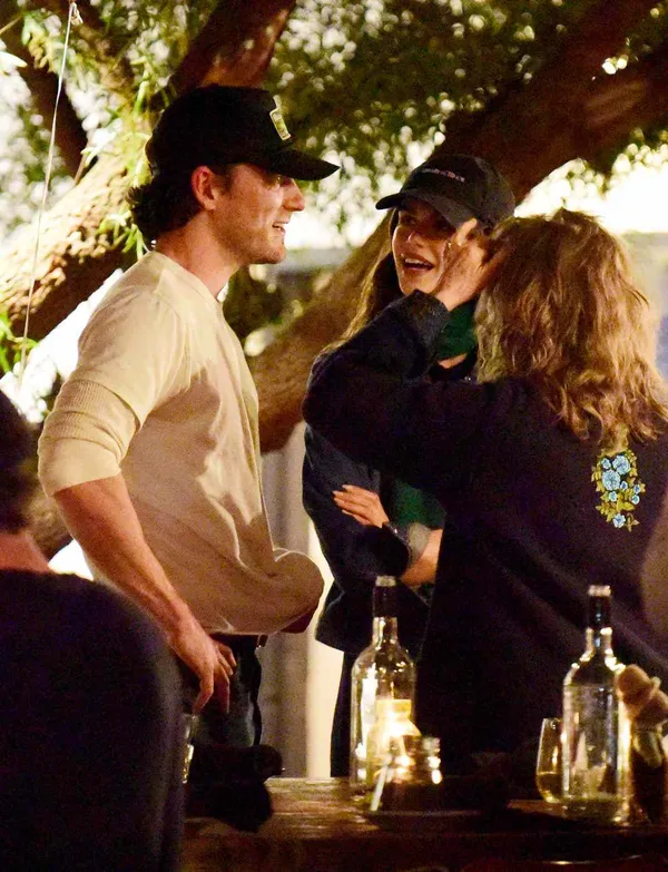 Kaia Gerber i Lewis Pullman