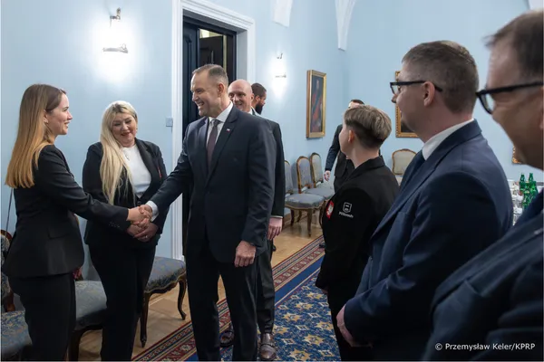 Szach i mat! Prezydent Nawrocki spotyka się ze złotymi mistrzyniami