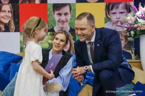 Poruszająca ceremonia w Belwederze. Prezydent wręczył stypendia dla dzieci poległych funkcjonariuszy!