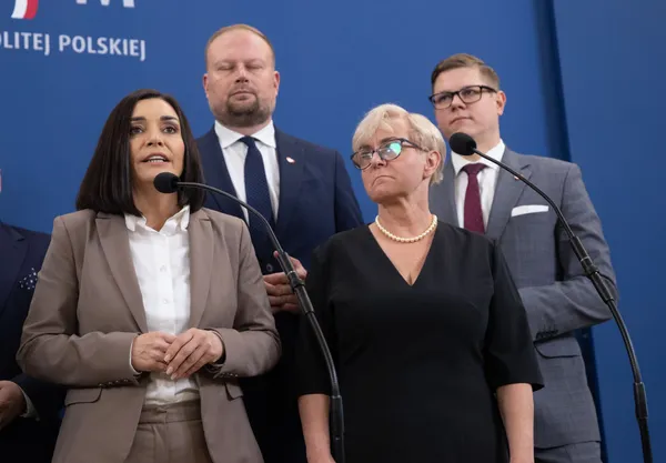 Ups! Kluzik-Rostkowska zapomniała wyłączyć mikrofon. Wszyscy to usłyszeli! WIDEO