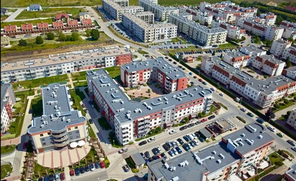 Co się stało we wrocławskim Jagodnie? Stali w kolejkach do urn wyborczych, teraz boją się wyjść z domu