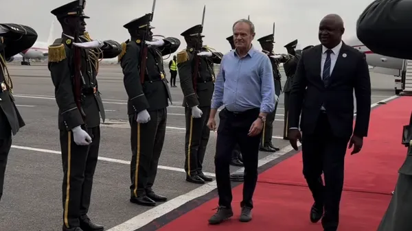 SZOK w Luandzie! Donald Tusk złamał dyplomatyczny DRESS CODE! Strój obiegł internet!