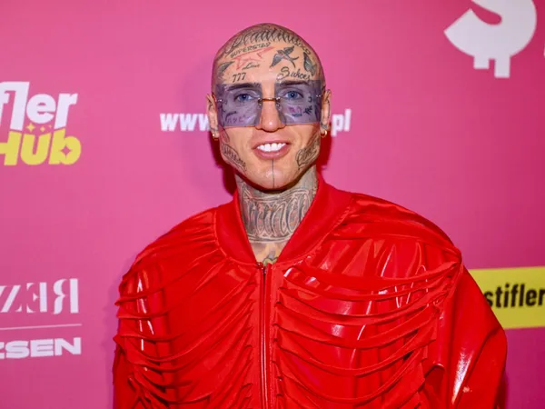 Najpierw libacje w kontrowersyjnym show, teraz twarz kampanii finansowanej przez MEN. Kim jest "Stifler"?