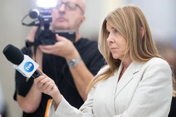 Panika przy Wiertniczej. Amerykański gigant połyka TVN za 110 mld dolarów. Gwiazdy już drżą o posady