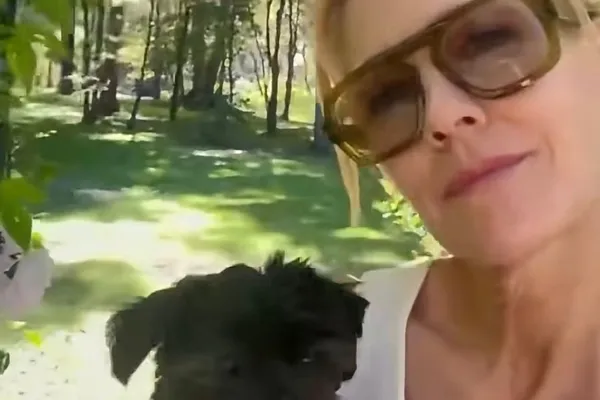 Gwiazda kultowego serialu w roli czułej opiekunki! Jennie Garth wzruszająco świętuje urodziny swojej pupilki